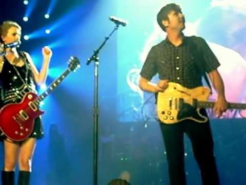 Jim Adkins of Jimmy Eat World with Taylor Swift