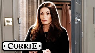 Carla Calls Lisa In A Panic Coronation Street