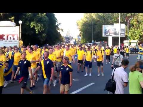 Swedish fans march to Olympiysky stadium