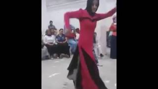 Türbanlı Kız Düğünde Döktürüyor