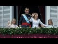 SS.MM. los Reyes saludan desde el Palacio Real de Madrid