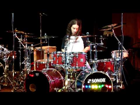 Derek Roddy drum solo in Moscow part 2