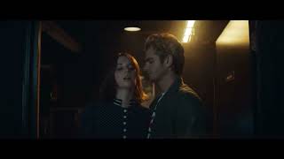 Mainstream Andrew Garfield & Maya Hawke Kiss 2 Of 4