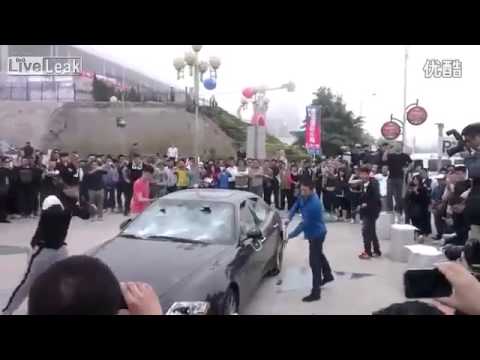 Maserati Quattroporte smashed in protest in Qingdao over bad customer service from maserati China