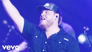 Watch Luke Combs Moon Over Mexico video
