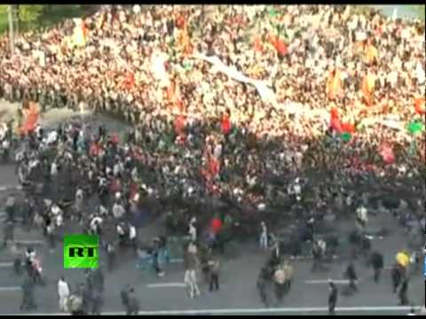 Video: Violent clashes erupt at Moscow opposition rally