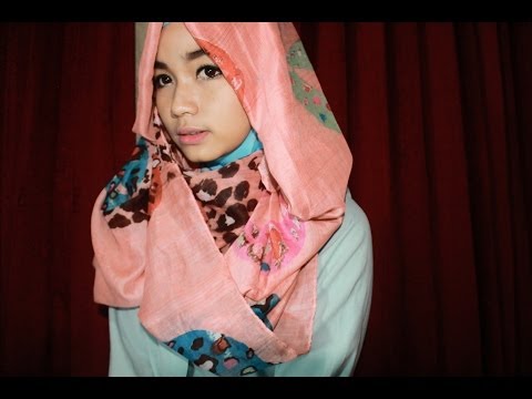 Simple Hijab Tutorial by Riva Rovifa - YouTube