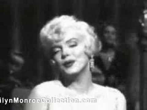 Marilyn Monroe sings Happy Birthday to Kennedy