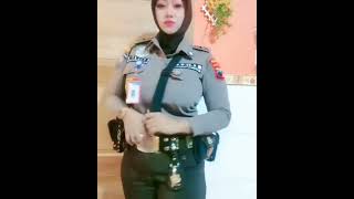Polwan Cantik Banget Gede Gak???