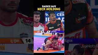 Referee Declares The Raider Safe Due To Neck Holding