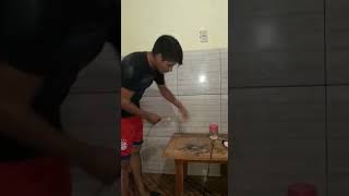 A capacidade da agua salgada de conduzir corrente elétrica