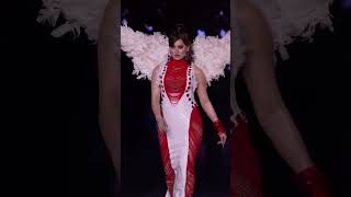 Urvashi Rautella 1 Crore Outfit Ramp Walk
