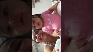 A Minha Sobrinha Brincando Com A Mãe