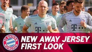 First Look at the New Away Jersey! /w FC Bayern Training Session | Re-Live