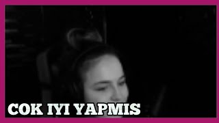 Anna Deniz Türkiyenin Uzaktan Eğitim İle Imtihanı Videosunu Izliyor.