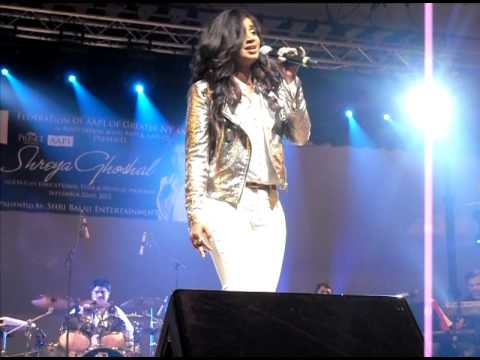 Shreya Ghoshal singing Abhi na jao chor kar in New York
