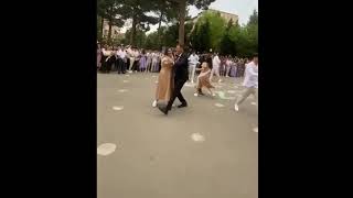 Şagirdini Tək Qoymayan Məktəb Direktoru