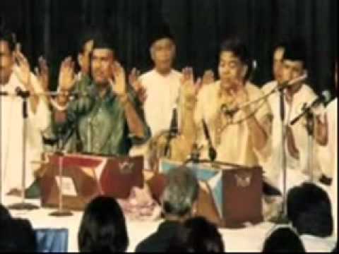 DAI HALIMA GOD MEIN TERI CHAND UTARNE WALA HAI SABRI BROTHERS...