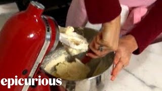 Valentine's Day Cupcakes from Magnolia Bakery: How to Make Icing Valentine's Day Cupcakes from Magnolia Bakery: How to Make Icing