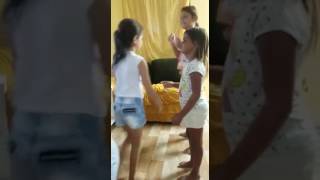 A menina dançando 👏👏👏😘 A menina dançando 👏👏👏😘