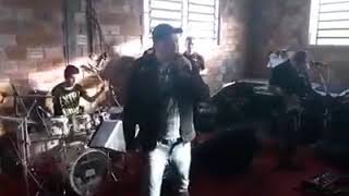Cantam e tocam muito🥁🎹🎺🎶🎵🎤👏