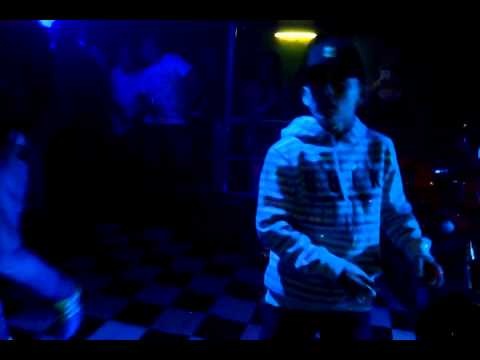 mc pedrinho show ao vivo na crazy night em PERUS ( PART 1 )