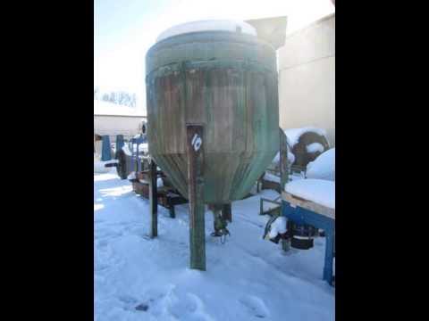 1100 gallon stainless steel vertical tank with conical