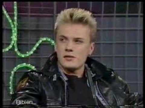 A slideshow of U2 drummer Larry Mullen Jr The song is 40 from the 1983