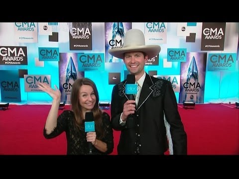Exclusive! Red Carpet Extras