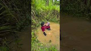 Gadis Desa Mandi Lumpur