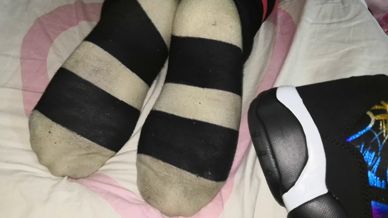 Giving dirty sock stinky sneaker socks