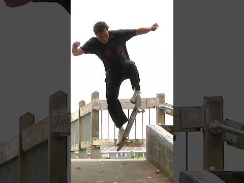 This one was a battle #pizzaskateboards #skateboarding
