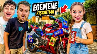 Abi̇me Dev Kişkirtma Eli̇f Si̇nem Motorunu Çi̇kolatalar İle Kapladi Aşiri Tepki̇ Verdi̇