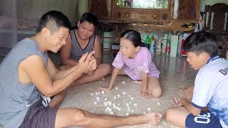 Vui Cùng Những Viên Đá Sỏi Kiểu Cua Càng Cắp Đồ