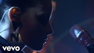 Nelly Furtado - Say It Right (Aol Sessions)