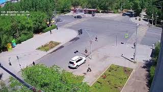 Видео ДТП (сбит велосипедист г. Волжский) пр. Ленина ул. Космонавтов 07-06-2018 12-15 от Телеканал ВОЛЖСКИЙ ПЛЮС от POWERNET, улица Космонавтов, Волжский, Россия