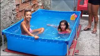 Tomando Banho Com Minha Prima Na Piscina Dela