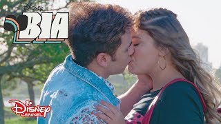 El Beso De Jhon Y Daisy Bia