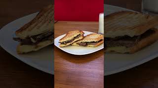 Kaşarlı Kavurmanın Dayanılmaz Çekiciliği Tost Ile Buluştu