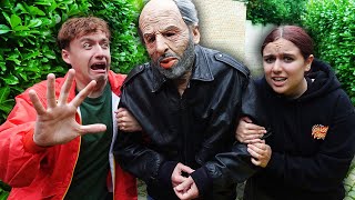Ne Pas Aider Le Vieux Monsieur Bizarre - Pink Lily