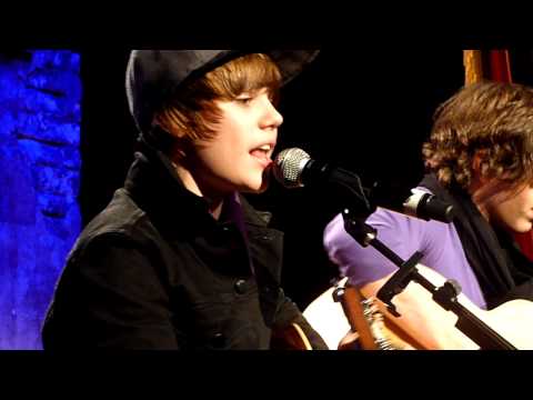 justin bieber in concert one less lonely girl. Justin Bieber - ONE LESS LONELY GIRL - Concert Priv� Paris. 3:50. The November 25, Justin Bieber was in Paris. Here in the studios of Radio GOOM.