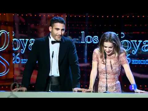 Silvia Abascal, muy emocionada, presenta los Goya al mejor actor de reparto
