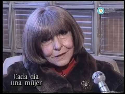 Beatriz Taibo conductora en “Cada día una mujer”, 1996