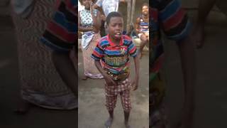 Dogo Wa Kimakonde Akionyesha Ustadi Wake
