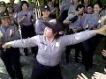 image Vid Polwan Polda Bali Mengisi Waktu Sehabis Latihan Dalmas