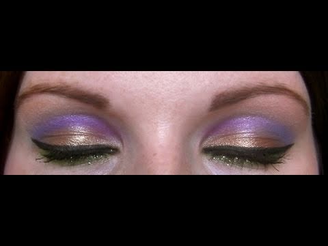 This makeup tutorial is based off Nicki Minaj&squot;s makeup in her music video "Massive Attack." N icki Minaj "Massive Attack" music video: www.youtube.com 