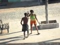 Mulher Bêbada dançando praça no cavalinho