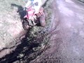 video de quad hytraque 80cc dans la boue 4