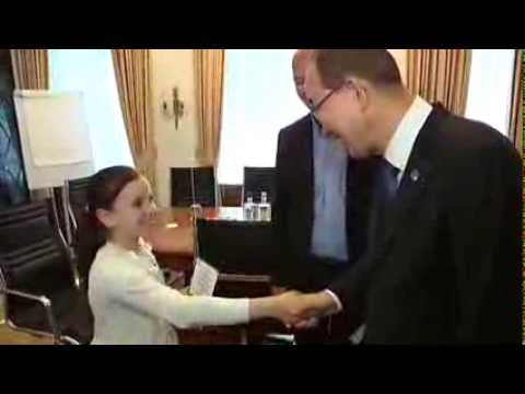 بون كي مون يحيي طفلة مغربية بتحية الإسلام