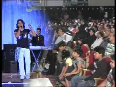 Raja Hasan singing Aaj Mausam Bada Beimaan Hai